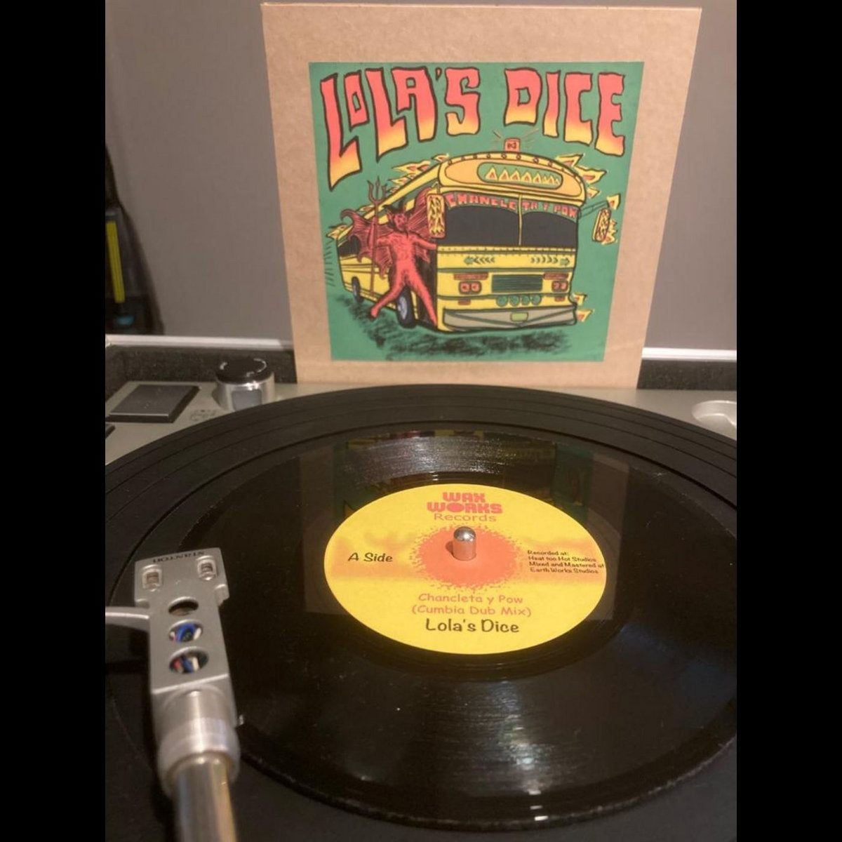 Chancleta y Pow (Dubeame esta Cumbia) by Lola's dice
